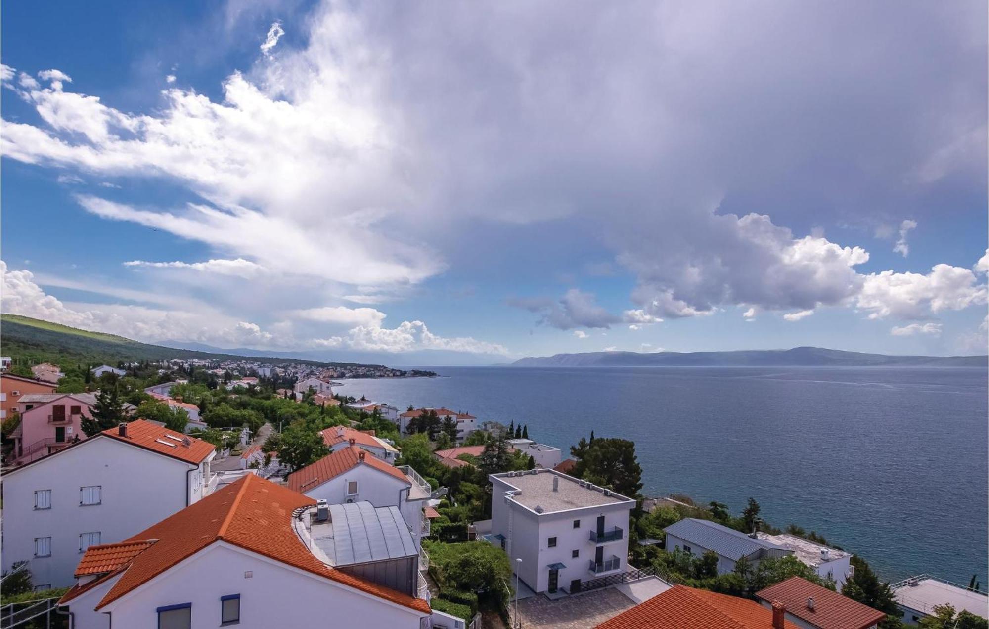 1 Bedroom Nice Apartment In Crikvenica Exterior foto